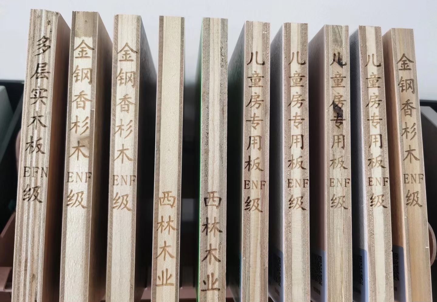 柜体主力多层实木板,ENF 级环保等级